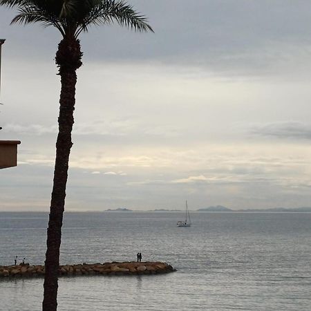 Шикарная квартира на первой линии -Luxury apartment on the first line sea Торевиеха Екстериор снимка