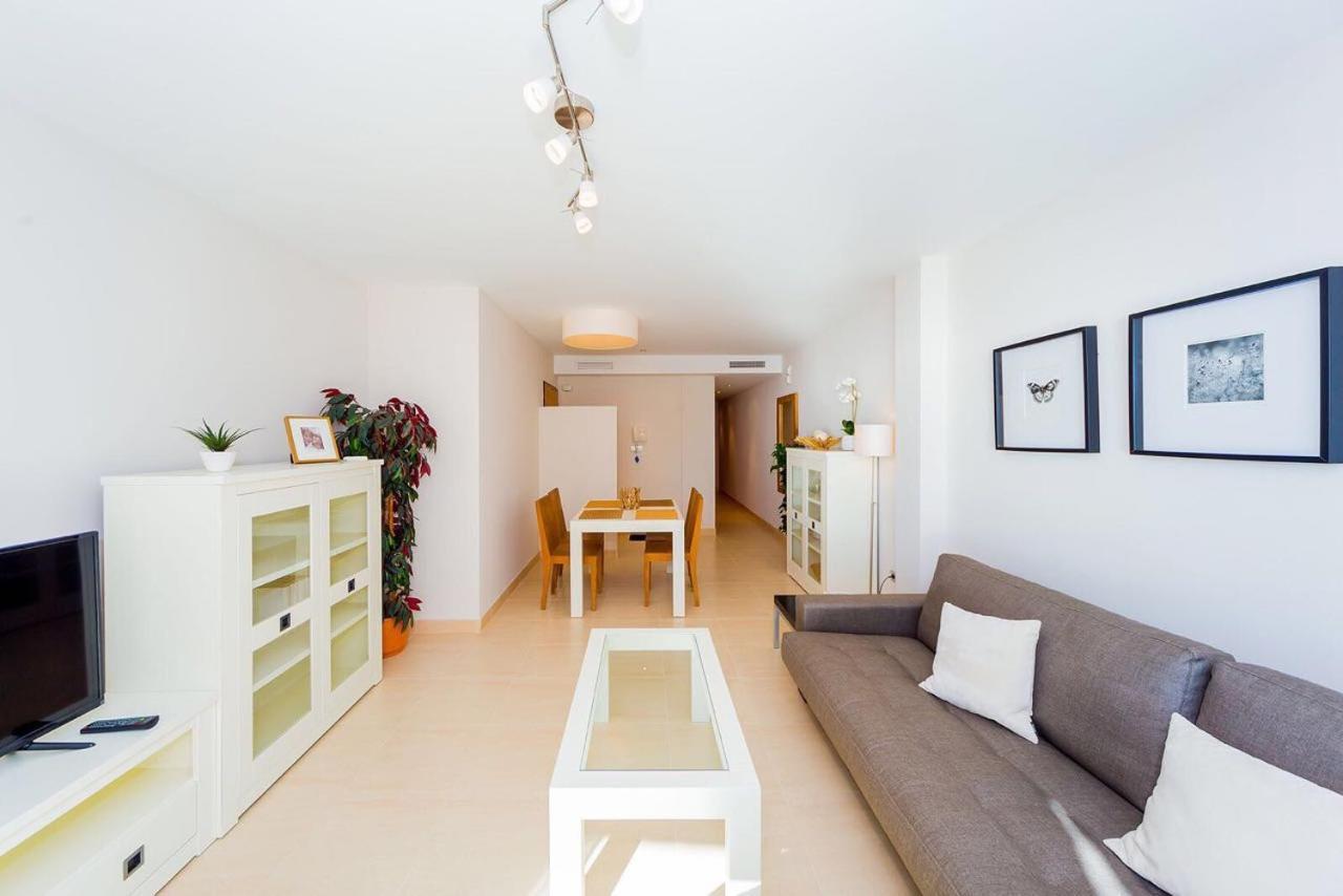 Шикарная квартира на первой линии -Luxury apartment on the first line sea Торевиеха Екстериор снимка