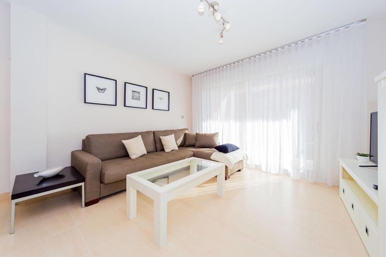 Шикарная квартира на первой линии -Luxury apartment on the first line sea Торевиеха Екстериор снимка