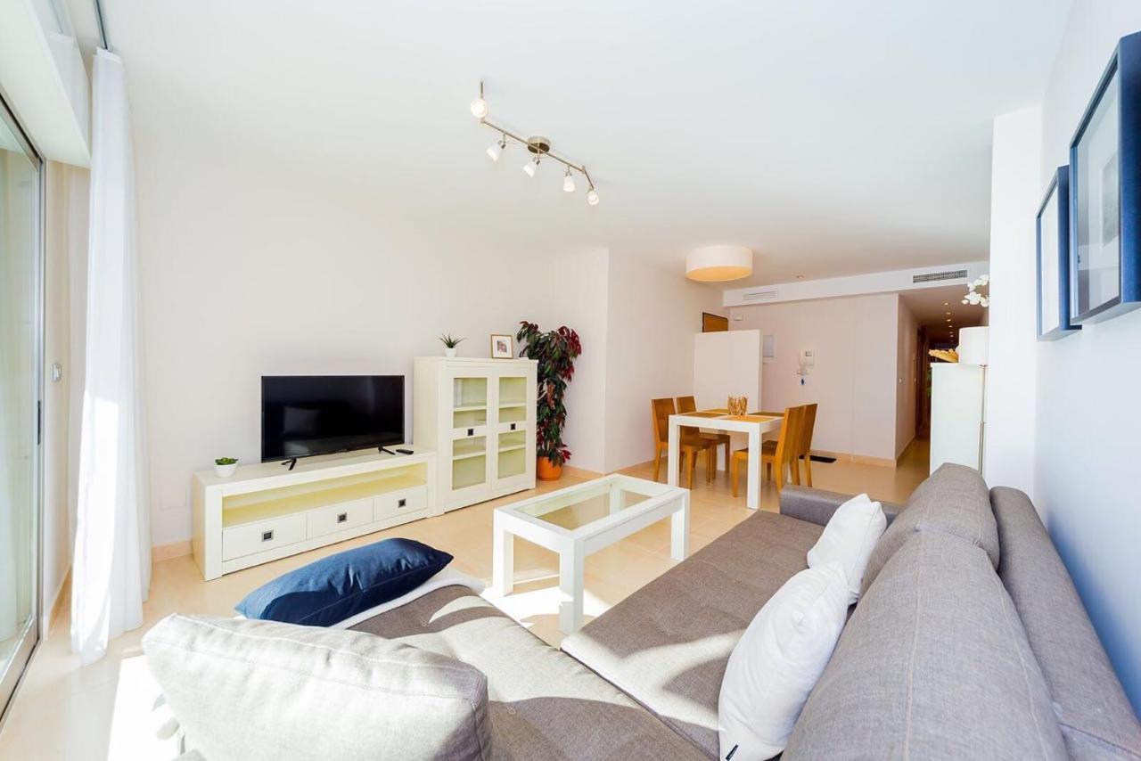 Шикарная квартира на первой линии -Luxury apartment on the first line sea Торевиеха Екстериор снимка