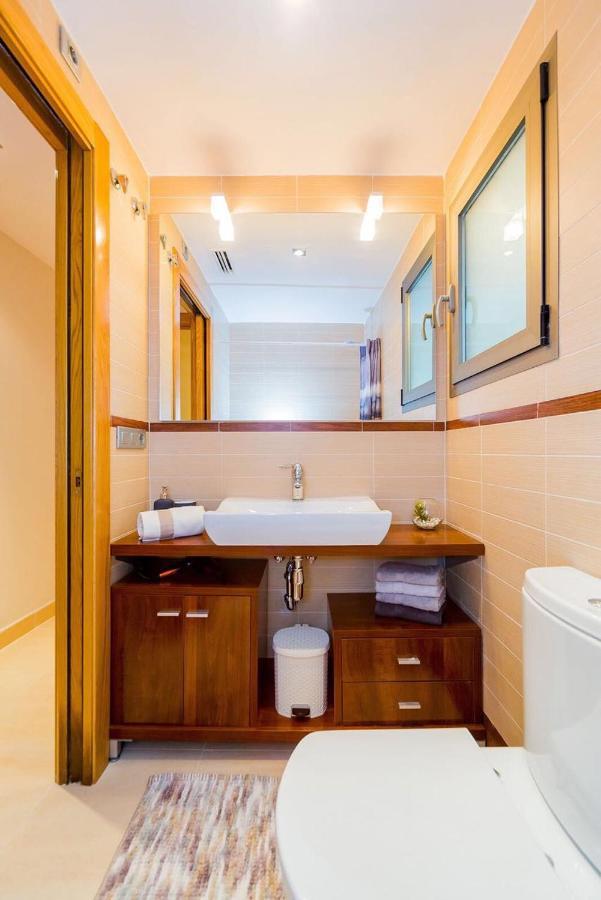 Шикарная квартира на первой линии -Luxury apartment on the first line sea Торевиеха Екстериор снимка