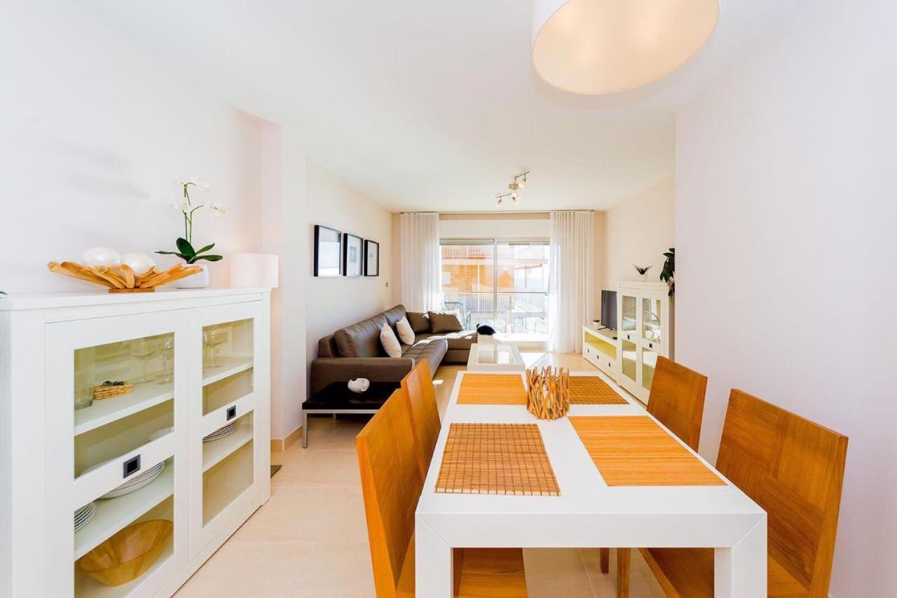 Шикарная квартира на первой линии -Luxury apartment on the first line sea Торевиеха Екстериор снимка