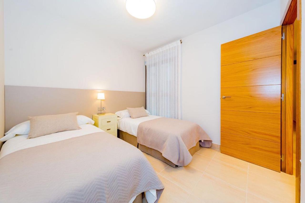 Шикарная квартира на первой линии -Luxury apartment on the first line sea Торевиеха Екстериор снимка