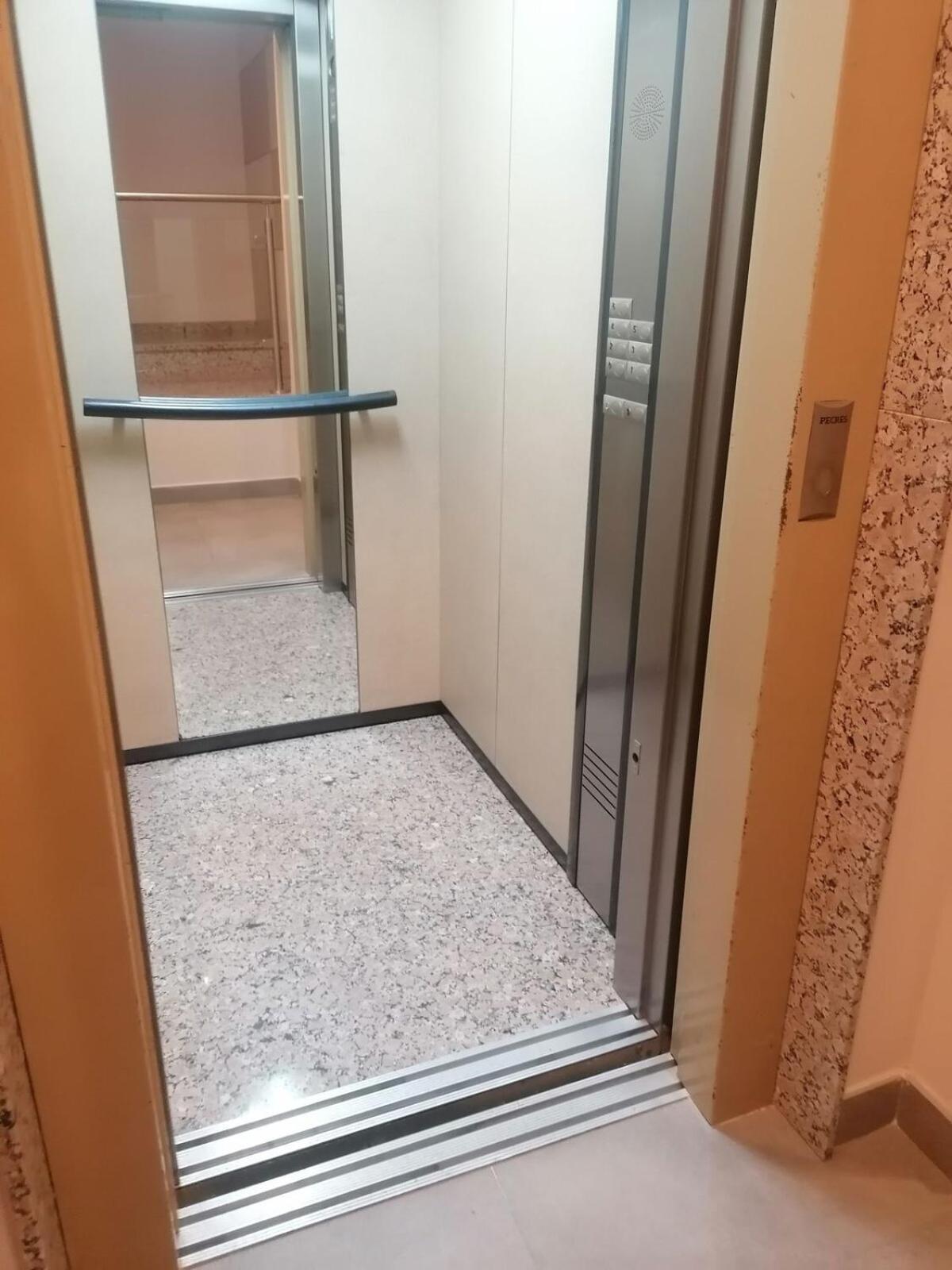 Шикарная квартира на первой линии -Luxury apartment on the first line sea Торевиеха Екстериор снимка